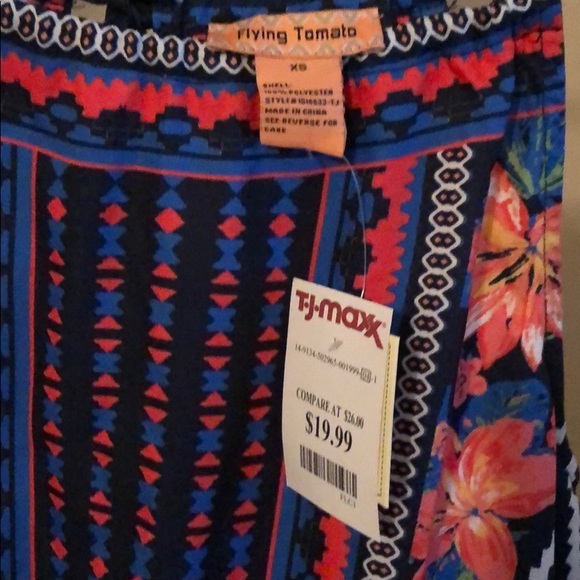 Woman’s patterned dress - Picture 2 of 4